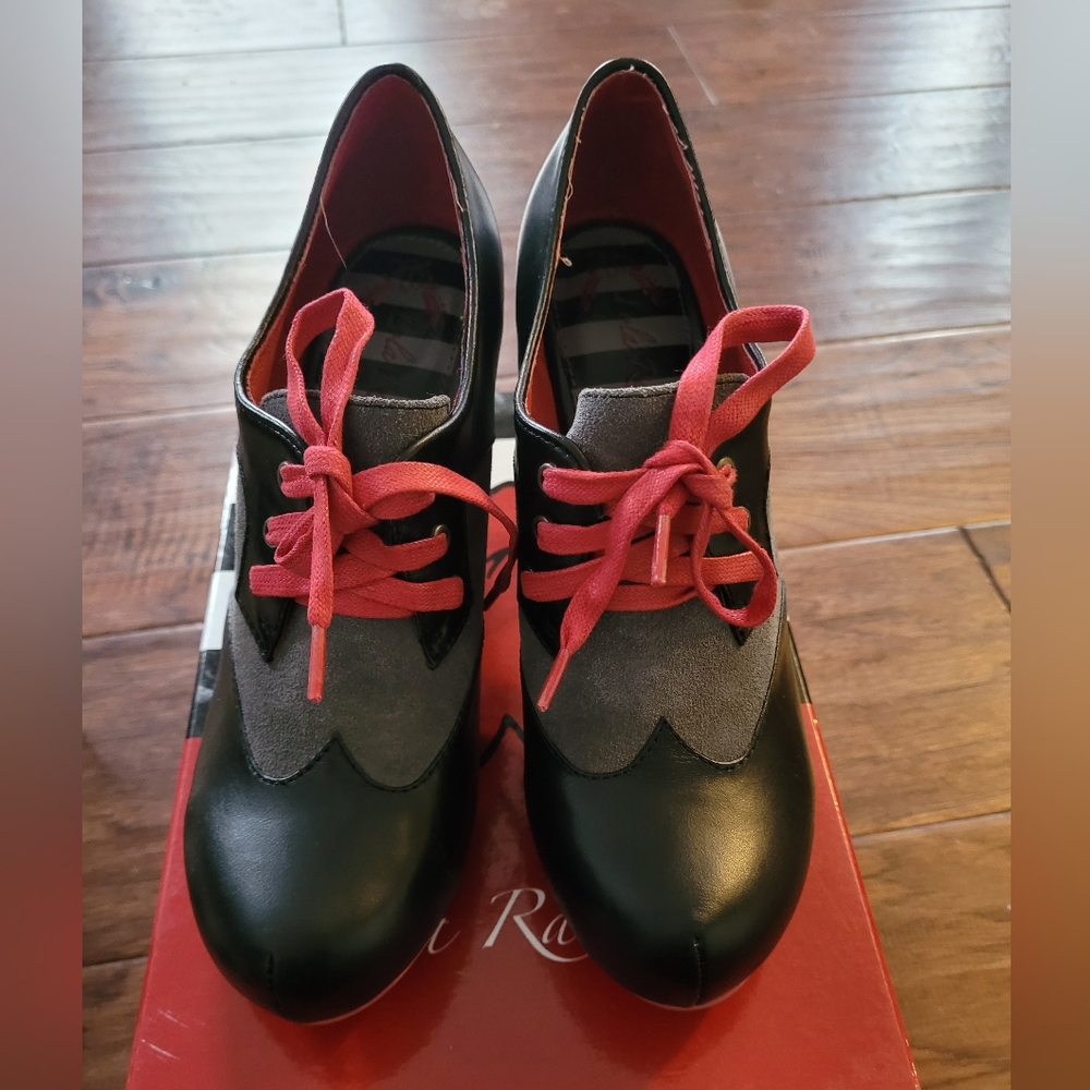 Retro inspired oxford heels